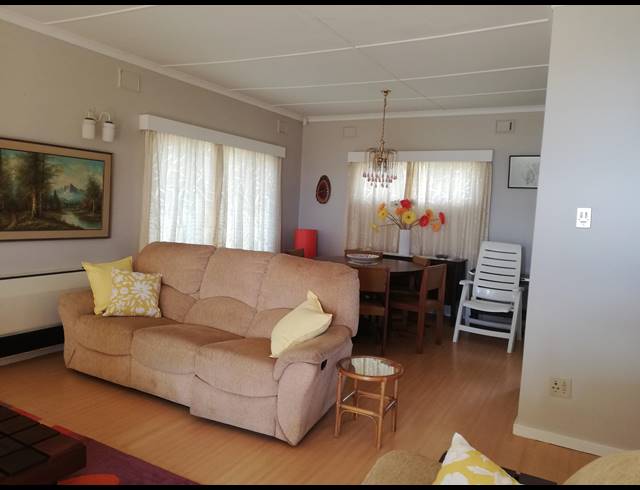 5 BEDROOM HOUSE FOR SALE IN UVONGO